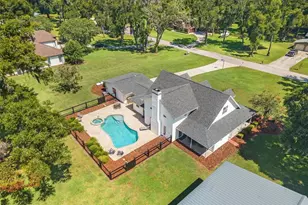 37714 Fairfield Ln, Dade City, FL 33525 - Photo 1