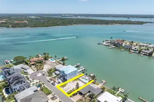 575 Crystal Dr, Madeira Beach, FL 33708 - Photo 2