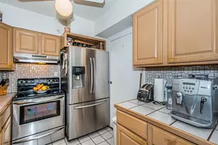 10365 Paradise Blvd, Treasure Island, FL 33706 - Photo 16
