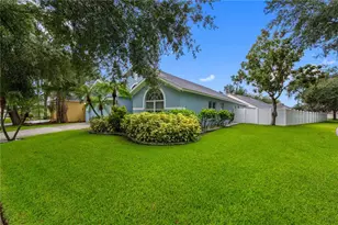 3306 Pin Oak Ln, Tampa, FL 33618 - Photo 2