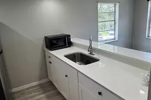 7195 E Bank Dr, Tampa, FL 33617 - Photo 6