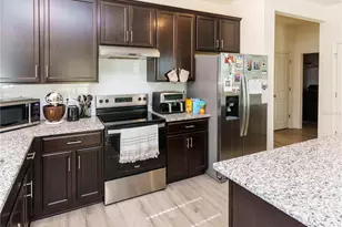 37501 Williamette Wy, Zephyrhills, FL 33540 - Photo 8