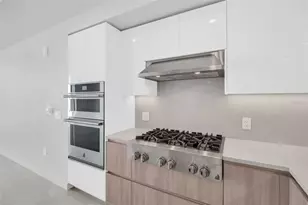 400 Central Ave, Saint Petersburg, FL 33701 - Photo 8