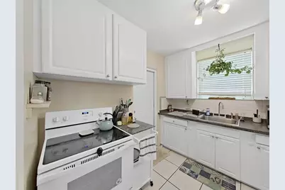 2730 Edwards Avenue S, Saint Petersburg, FL 33705 - Photo 12