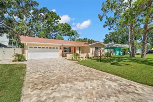 7940 3rd St N, Saint Petersburg, FL 33702 - Photo 2