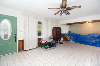 525 Hampton Avenue NE, Saint Petersburg, FL 33703 - Photo 4