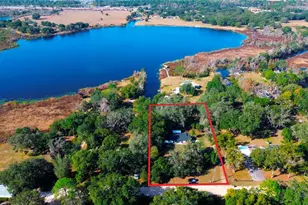8807 Overlook Dr, Wesley Chapel, FL 33545 - Photo 2