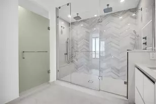 400 Central Ave, Saint Petersburg, FL 33701 - Photo 26