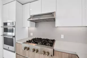 400 Central Ave, Saint Petersburg, FL 33701 - Photo 6