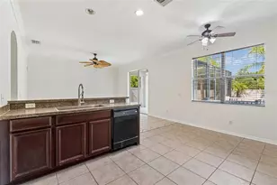 915 Windton Oak Dr, Ruskin, FL 33570 - Photo 10