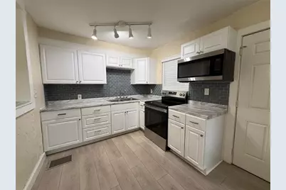 3833 Iris Street N, Saint Petersburg, FL 33703 - Photo 8