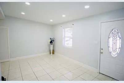 601 Lime Tree Road, Tampa, FL 33619 - Photo 4
