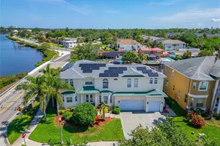 339 Manatee Ln, Tarpon Springs, FL 34689 - Photo 2