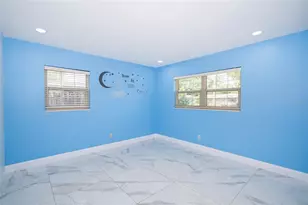 9241 N 52nd St, Tampa, FL 33617 - Photo 20