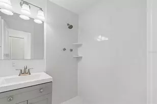 8125 Bayshore Dr, Treasure Island, FL 33706 - Photo 18