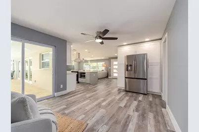 201 Harbor Bluff Drive, Largo, FL 33770 - Photo 4