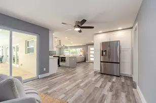 201 Harbor Bluff Dr, Largo, FL 33770 - Photo 4