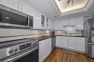 851 Bayway Blvd, Clearwater Beach, FL 33767 - Photo 10