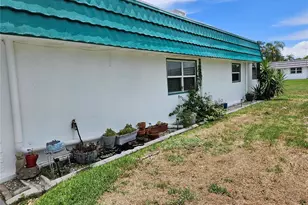 205 Kings Blvd Blvd, Sun City Center, FL 33573 - Photo 4