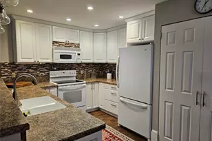 205 Kings Blvd Blvd, Sun City Center, FL 33573 - Photo 14