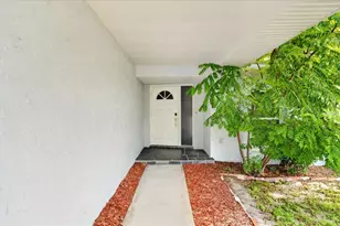 2964 Meadow Oak Dr S, Clearwater, FL 33761 - Photo 2