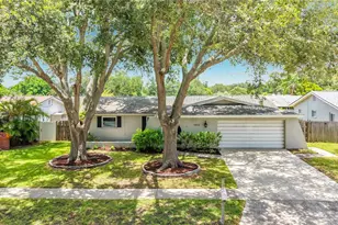 1405 Overcash Dr, Dunedin, FL 34698 - Photo 2
