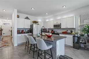 388 Mangrove Shade Cir, Apollo Beach, FL 33572 - Photo 2