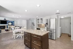 13101 Burnes Lake Dr, Tampa, FL 33612 - Photo 12