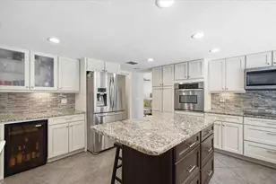 13101 Burnes Lake Dr, Tampa, FL 33612 - Photo 10
