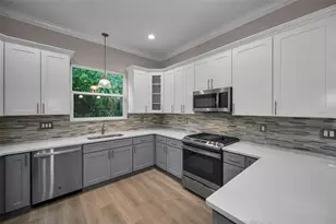 726 Grand Cypress Ln, Tarpon Springs, FL 34689 - Photo 2
