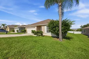 7631 Merchantville Cir, Zephyrhills, FL 33540 - Photo 8