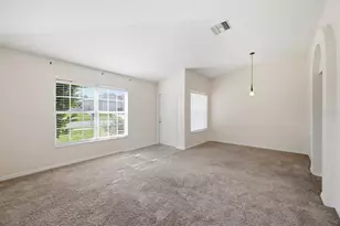 7631 Merchantville Cir, Zephyrhills, FL 33540 - Photo 12