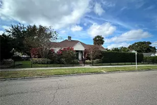 701 29th Ave N, Saint Petersburg, FL 33704 - Photo 1