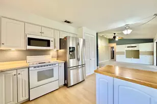 3195 Chamblee Ln, Clearwater, FL 33759 - Photo 10