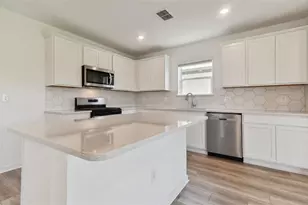 33239 Binding Ties Ln, Wesley Chapel, FL 33545 - Photo 4