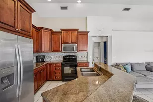 2302 Towering Oaks Cir, Seffner, FL 33584 - Photo 12