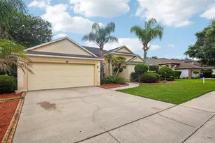 2302 Towering Oaks Cir, Seffner, FL 33584 - Photo 2