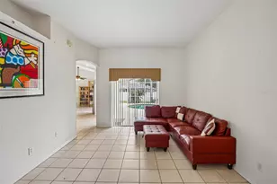 2302 Towering Oaks Cir, Seffner, FL 33584 - Photo 4