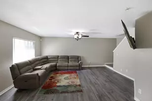 7127 Waterside Dr, Tampa, FL 33617 - Photo 10