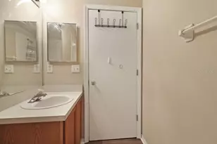 7127 Waterside Dr, Tampa, FL 33617 - Photo 28