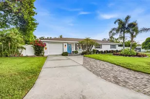 894 Joan St, Dunedin, FL 34698 - Photo 2