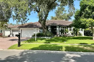 126 Old Oak Cir, Palm Harbor, FL 34683 - Photo 2