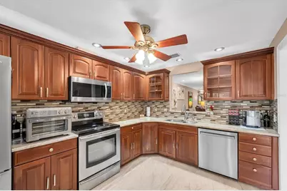 19029 US Highway 19 N #13E, Clearwater, FL 33764 - Photo 8
