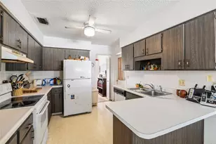 4709 Travertine Dr, Tampa, FL 33615 - Photo 6