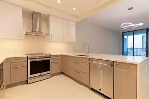 275 1st Ave S, Saint Petersburg, FL 33701 - Photo 6