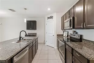 1702 Johnson Pointe Dr, Plant City, FL 33566 - Photo 4