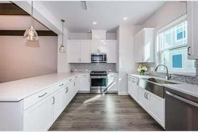 815 Burlington Avenue N, Saint Petersburg, FL 33701 - Photo 4