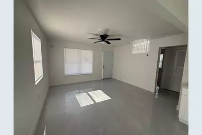 427 40th Avenue S, Saint Petersburg, FL 33705 - Photo 4