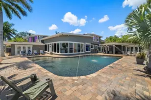 2785 Bayside Dr S, Saint Petersburg, FL 33705 - Photo 4