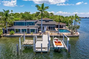 2785 Bayside Dr S, Saint Petersburg, FL 33705 - Photo 2